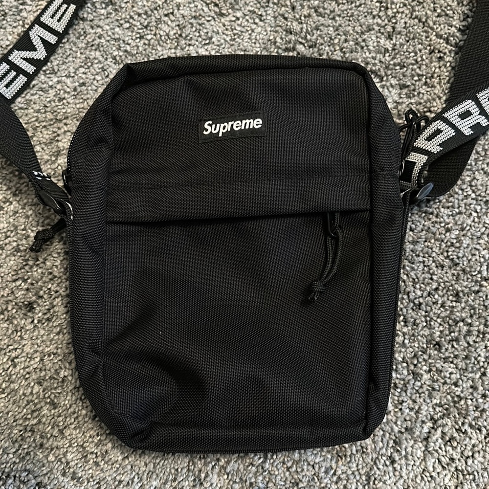 Supreme shoulder bag SS18